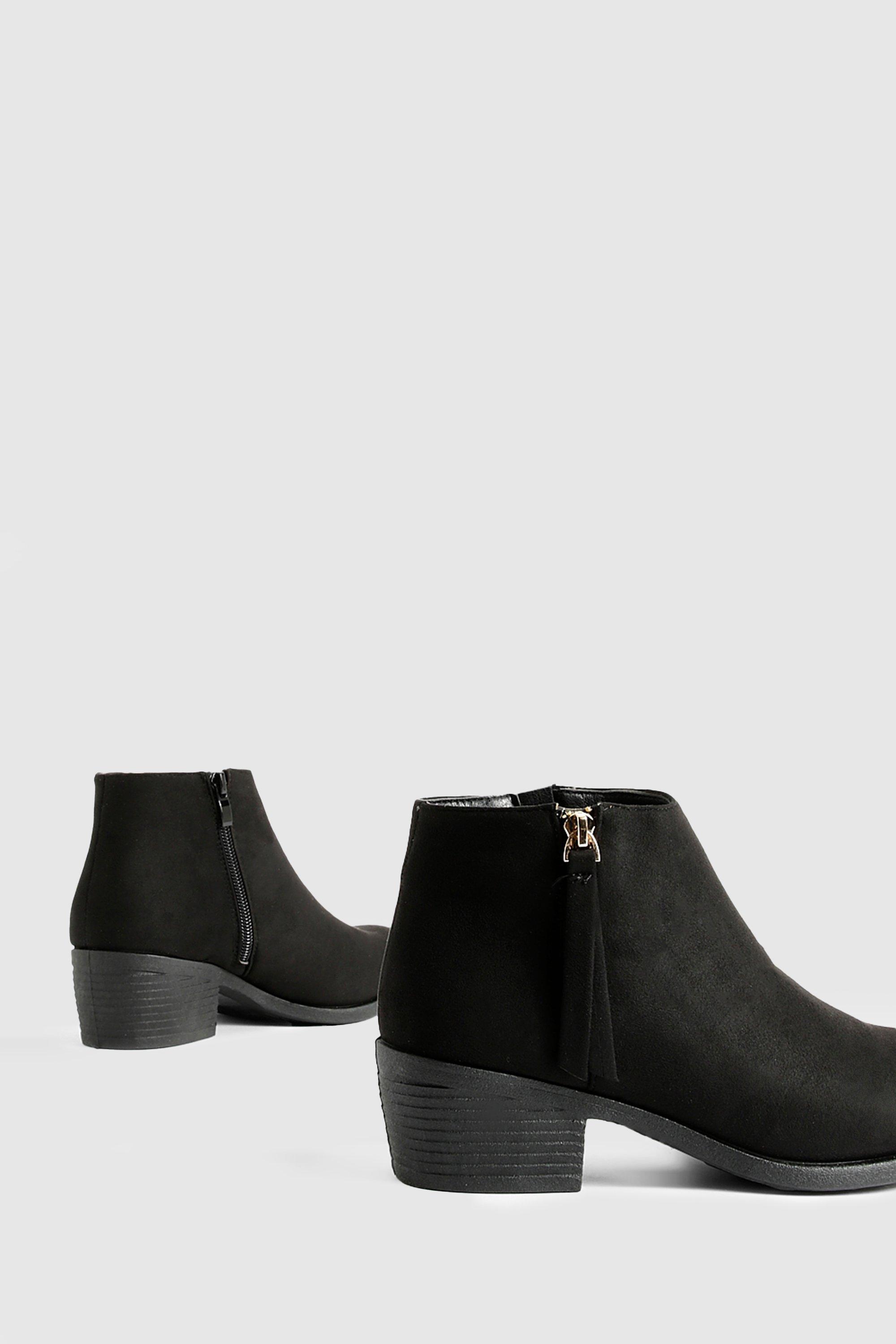 chelsea boots round toe