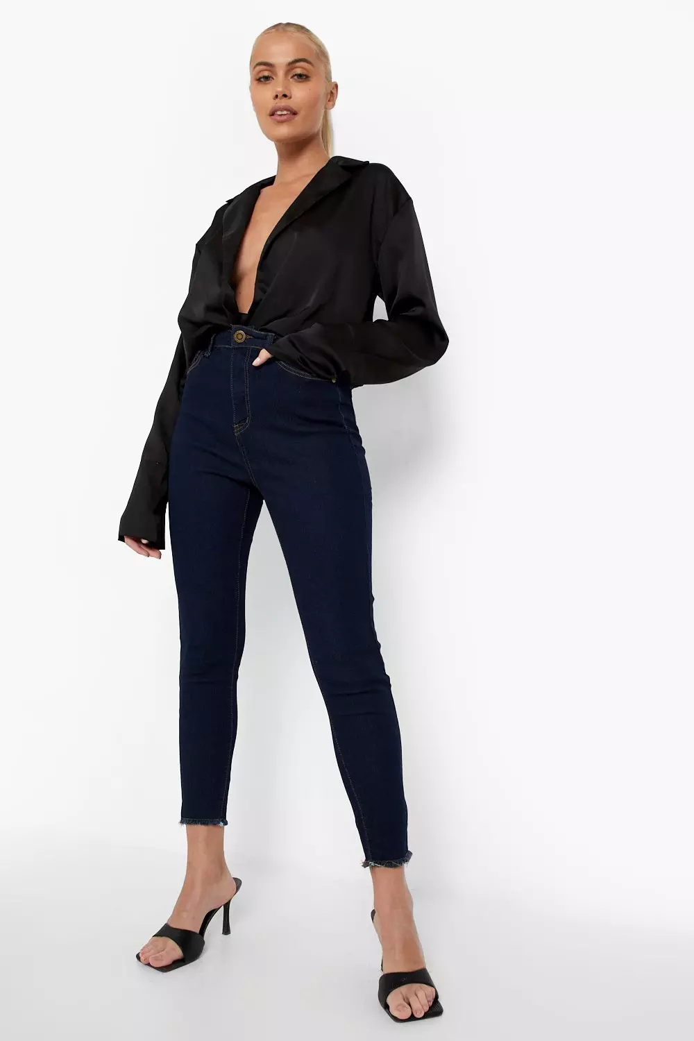 Dark blue جينز ضيق سادة بوسط عالي بأطراف بأهداب صورة بديلة