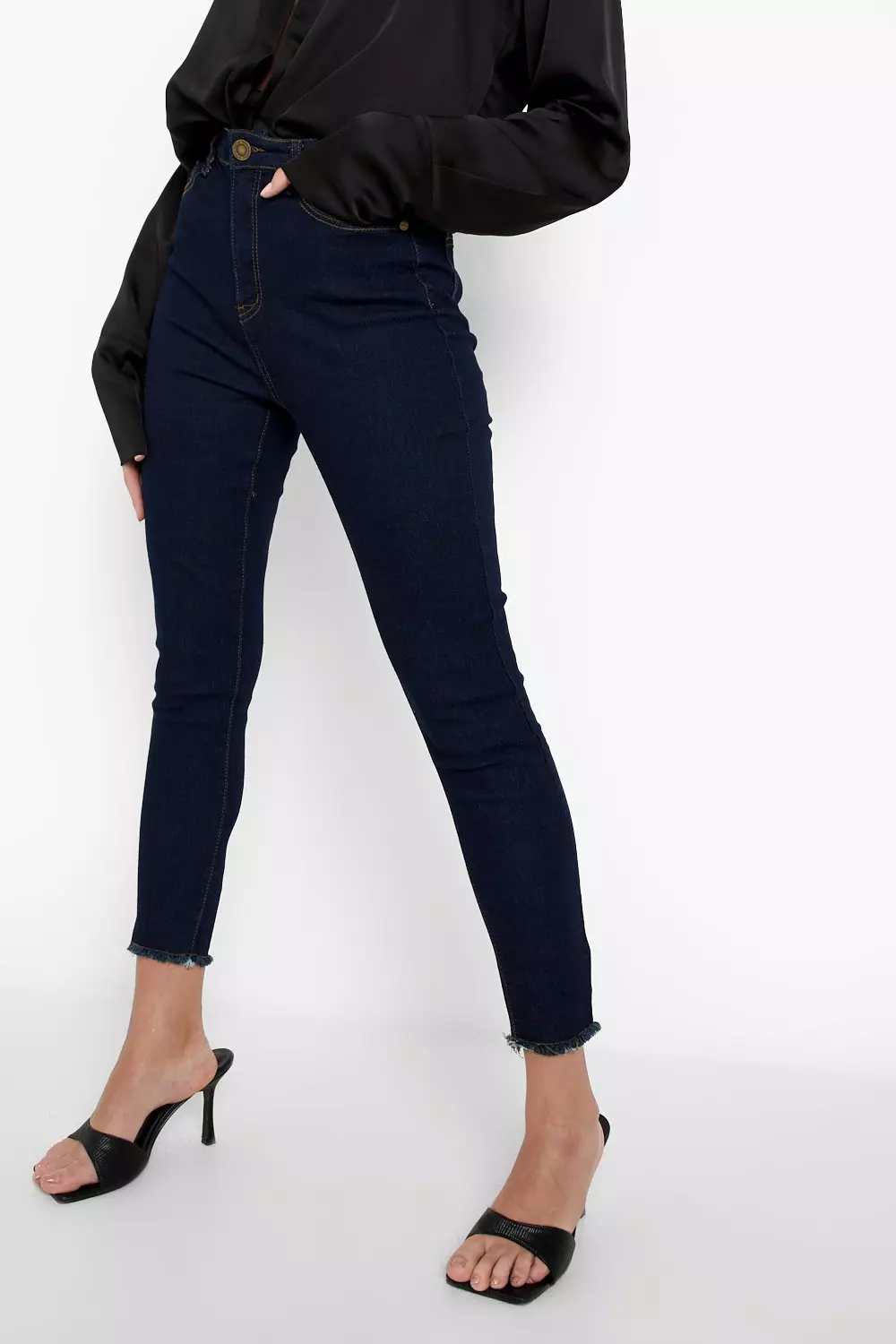 Dark blue جينز ضيق سادة بوسط عالي بأطراف بأهداب صورة بديلة