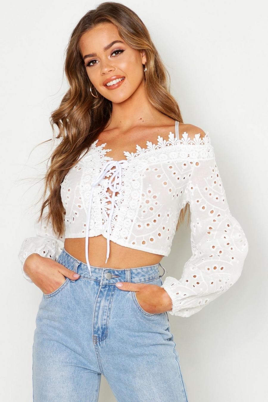 White Crop top med broderie anglaise image number 1