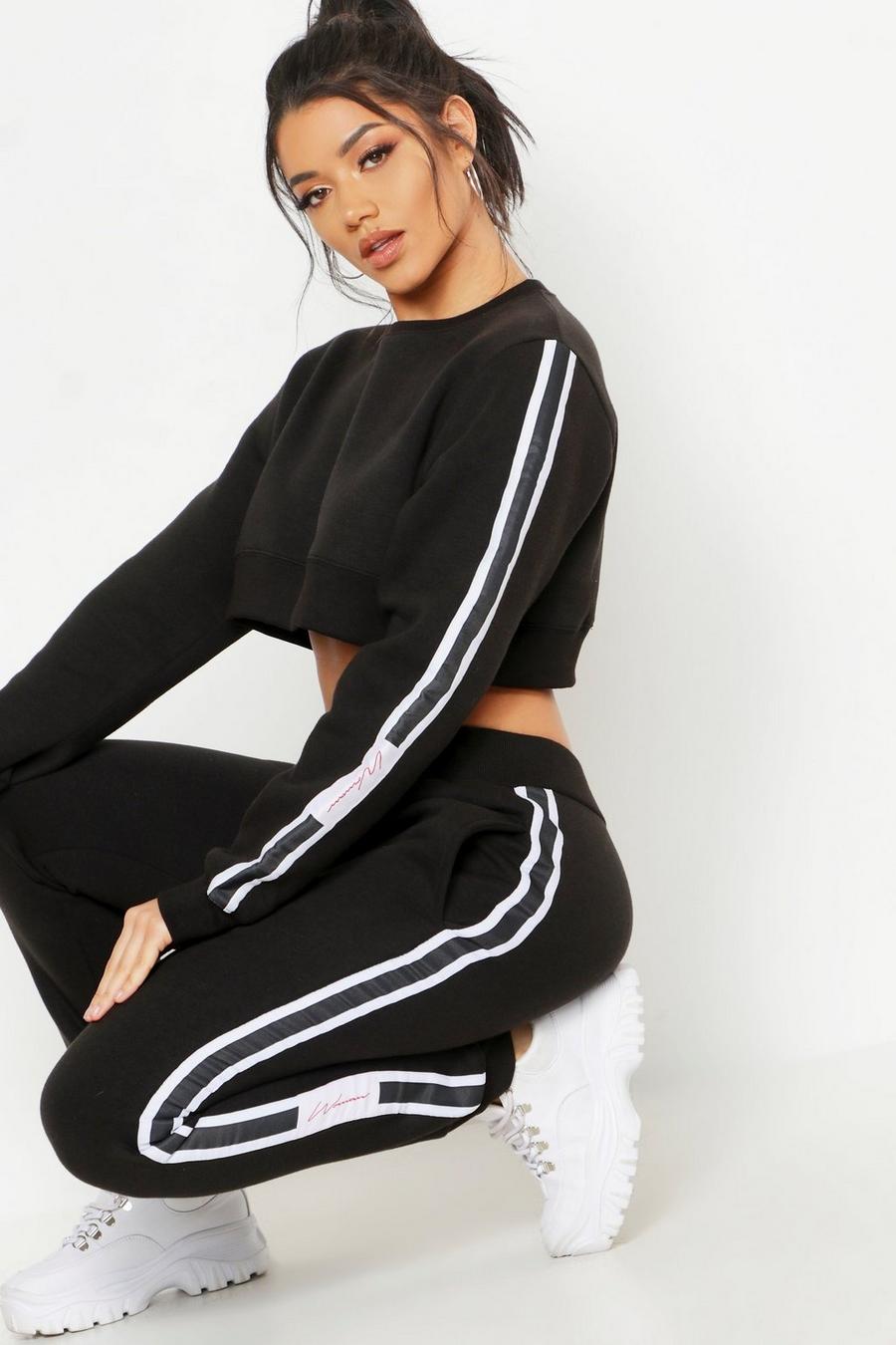 Cropped Woman Sweater & Jogger Tracksuit image number 1