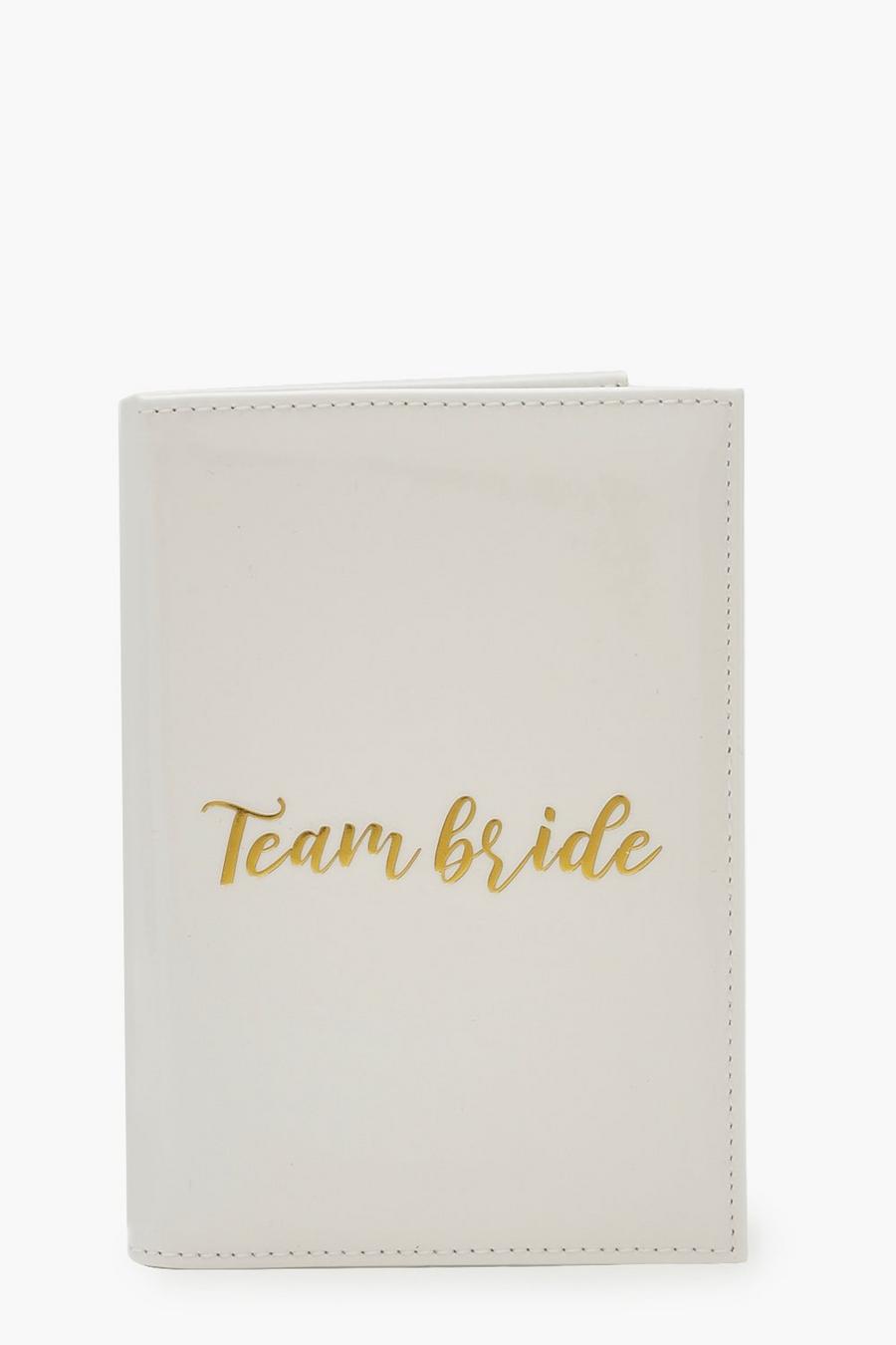 PU-Reisepassetui mit „Team Bride“-Folien-Print image number 1