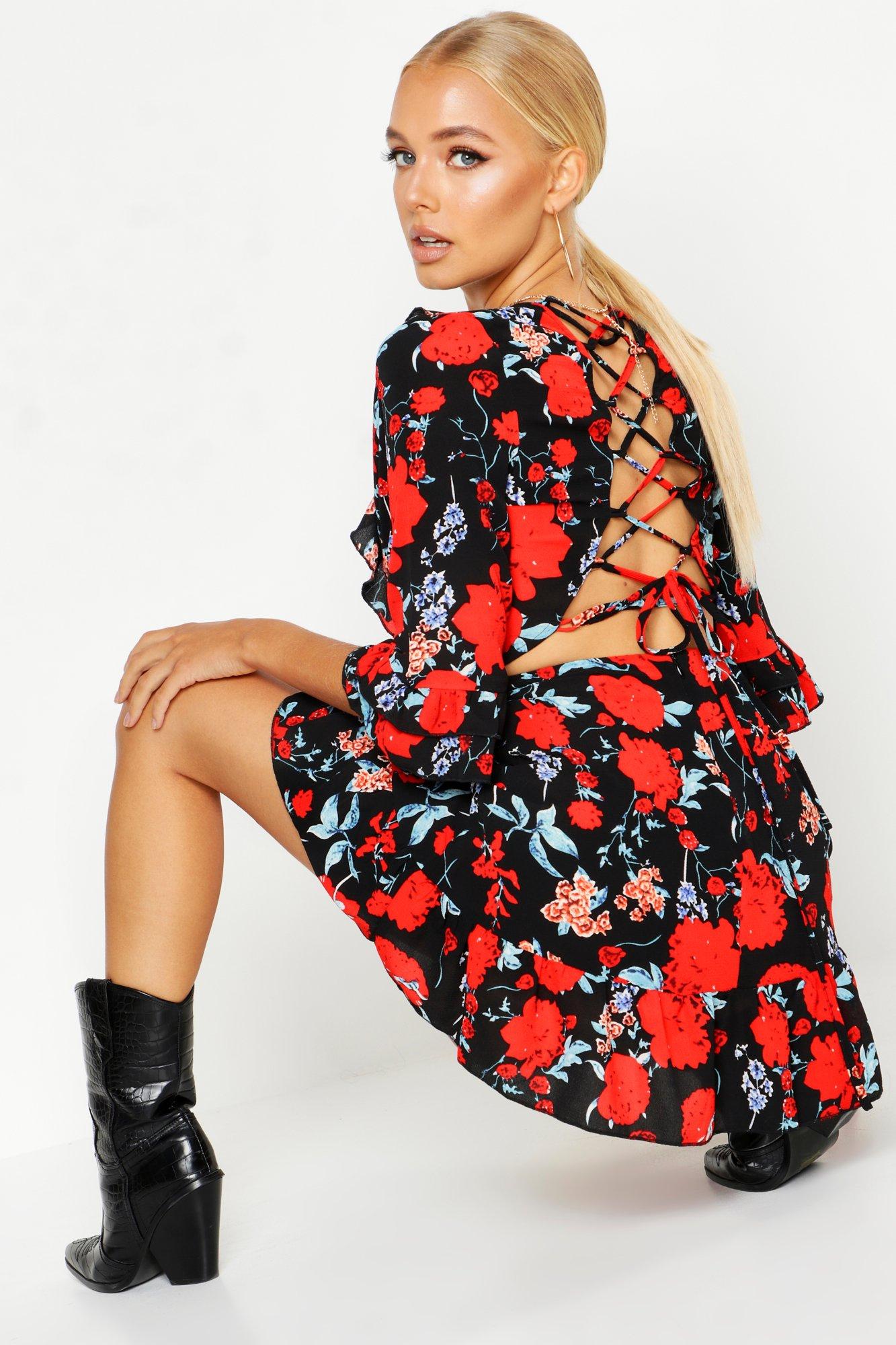 Missguided milkmaid dress with lace shop up detail in floral print