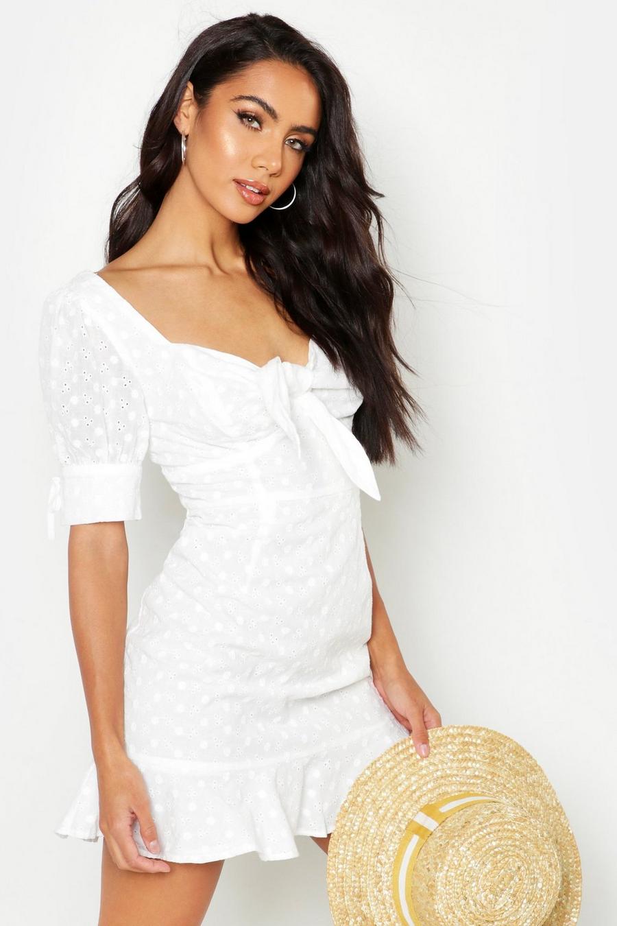 שנהב white שמלת מיני בסגנון ברודרי אנגלייז עם קשירה קדמית