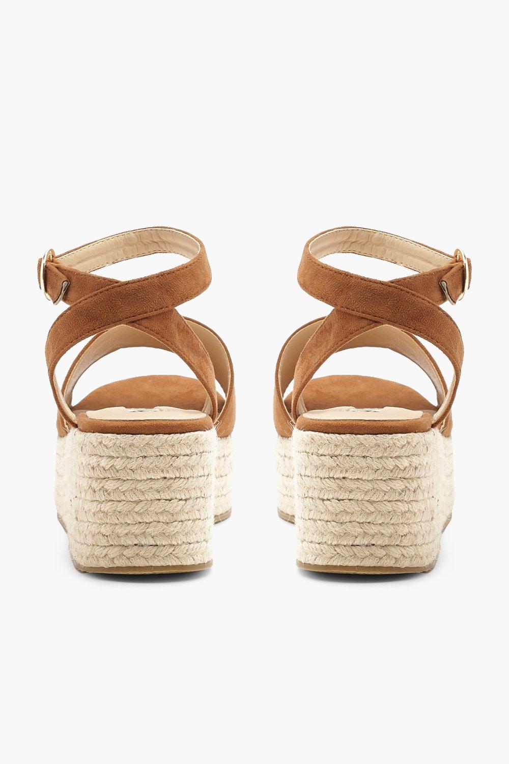 tan flatforms