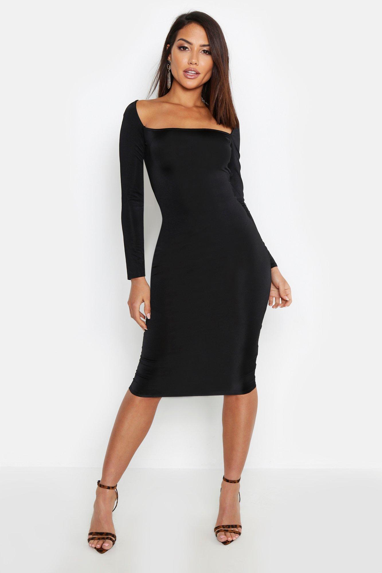 Robe mi longue froncee pres du corps croisee dans le dos
