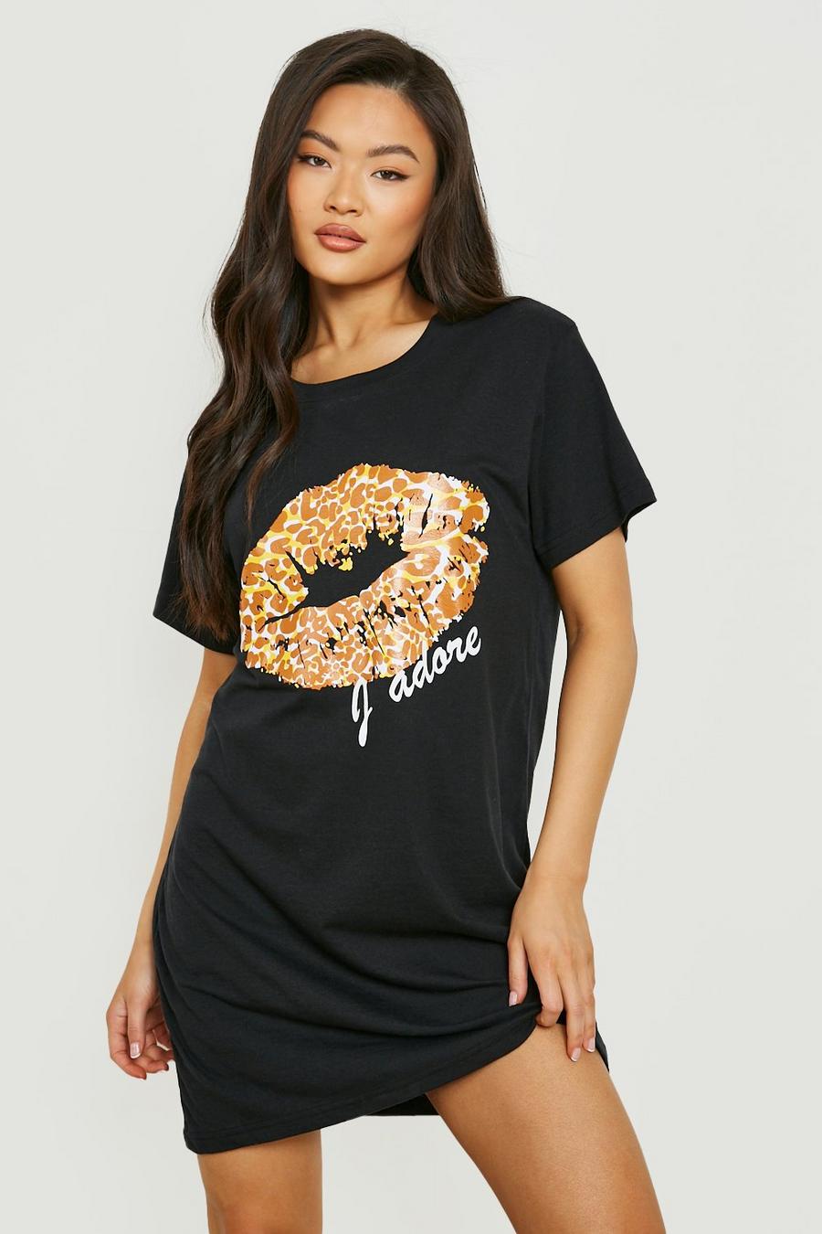 Black T-shirtklänning med leopardmönstrat läppmotiv image number 1