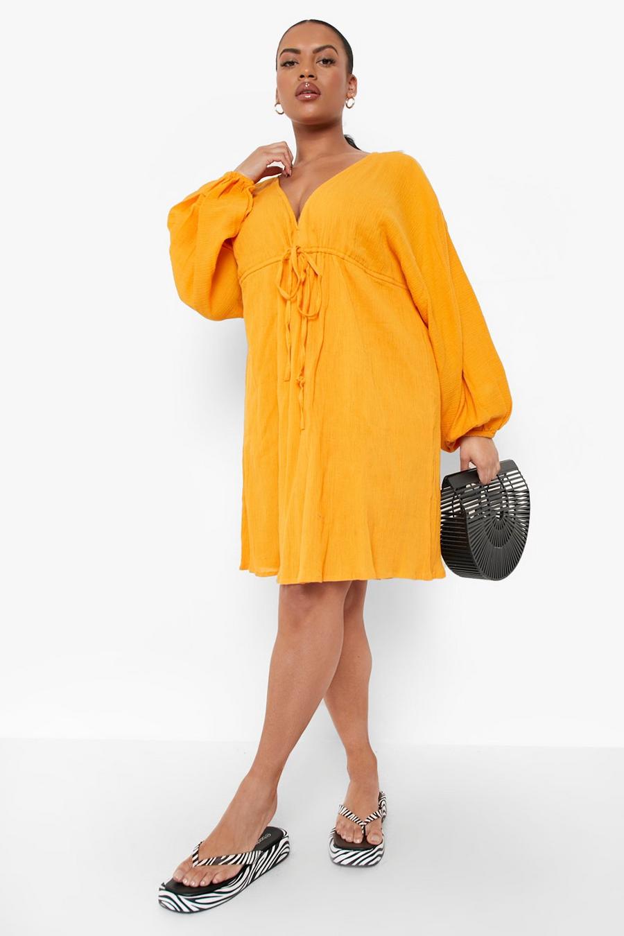 Saffron gul Plus - Klänning med låg urringning och fladdermusärm