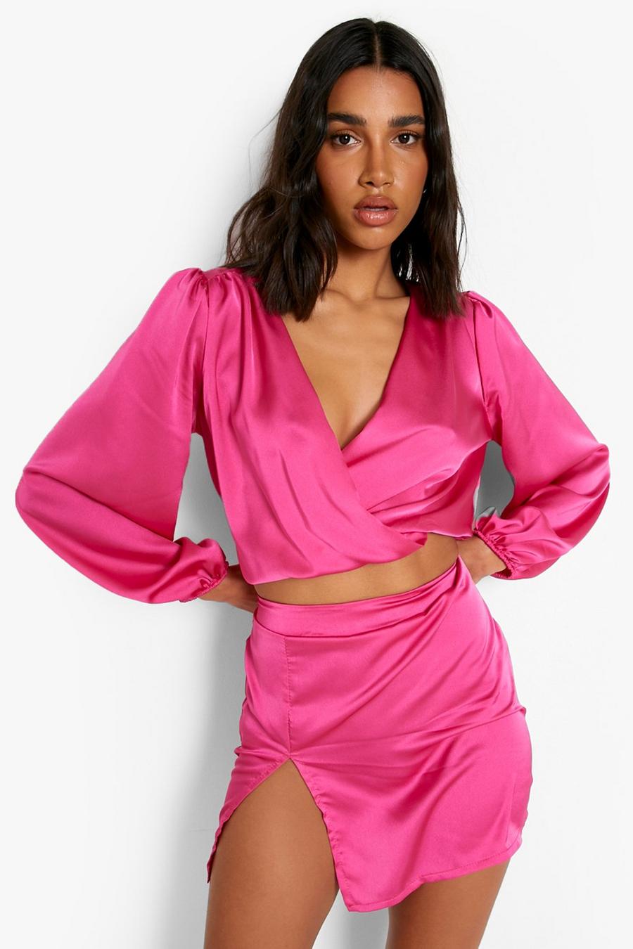 Ensemble satiné blouse courte cache-cœur et mini-jupe à fente, Hot pink image number 1