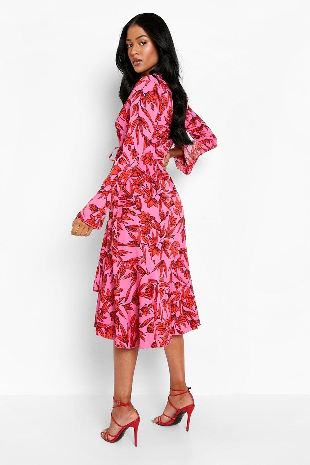 Boohoo exclusive wrap midi dress in pink clearance floral