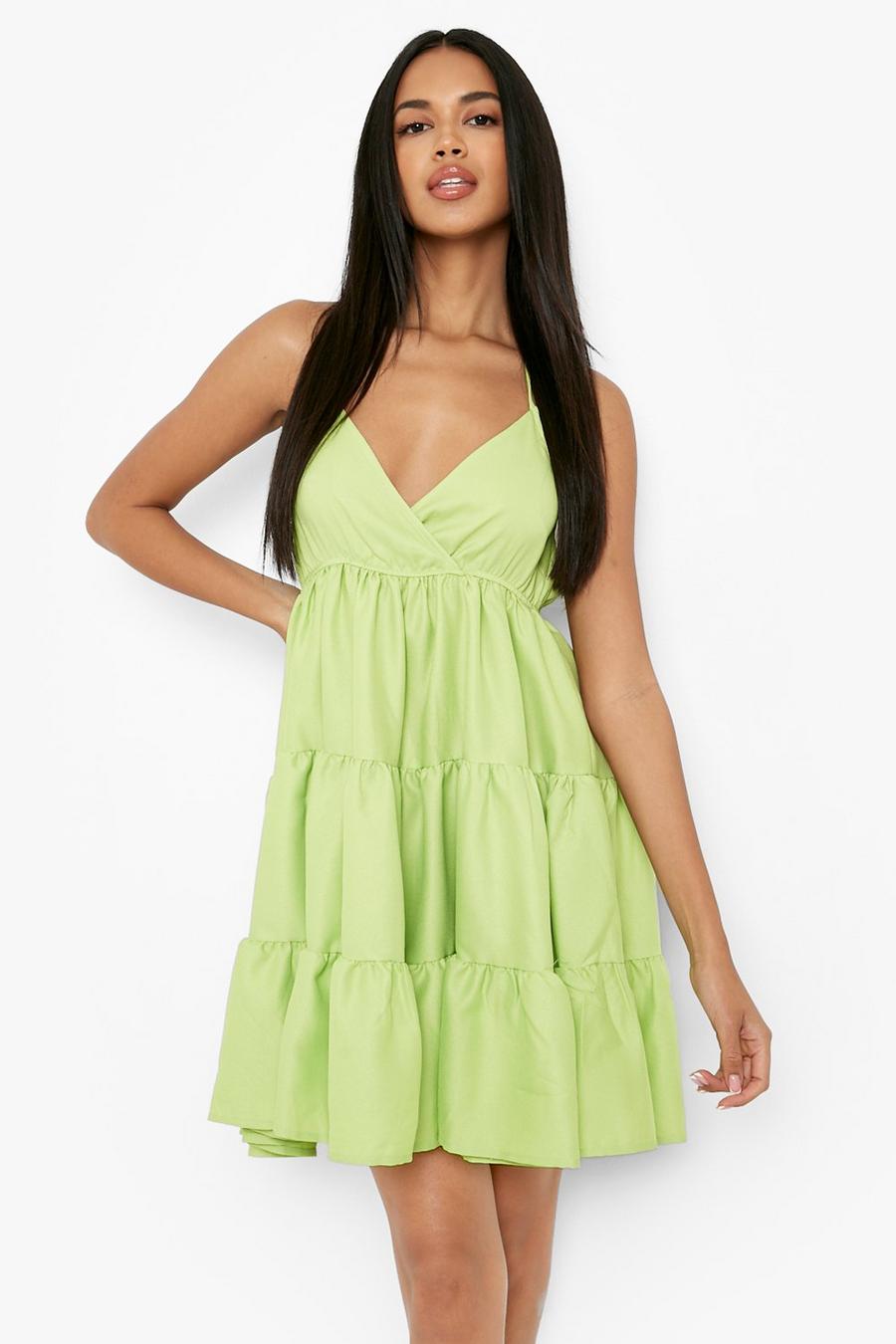 Vestido mini escalonado con escote halter y escote de pico, Lime verde