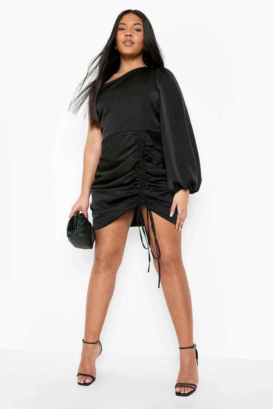 Black Plus - One shoulder-klänning i satin med rosett