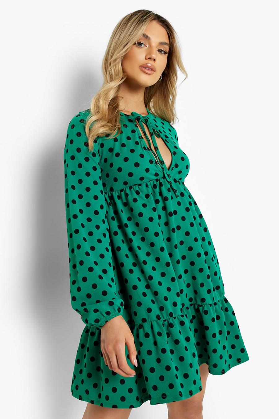 Green Prickig klänning med knytdetalj