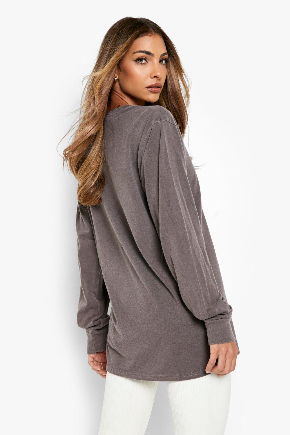 https://media.boohoo.com/i/boohoo/gzz02752_brown_xl_1/female-brown-oversized-long-sleeve-printed-t-shirt