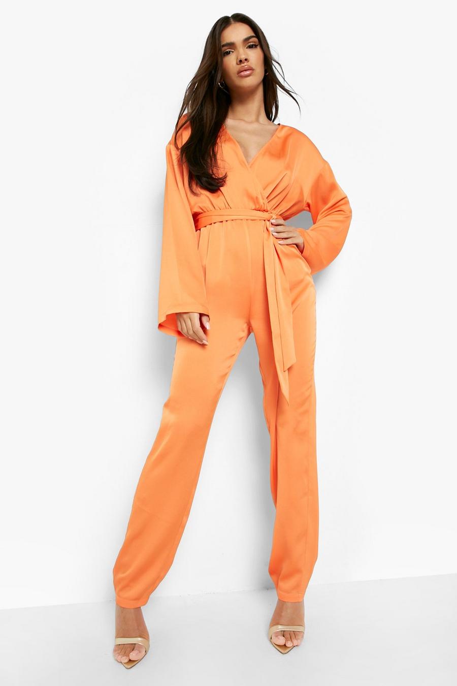 Mandarin orange Jumpsuit i satin med omlott och avsmalnande ben
