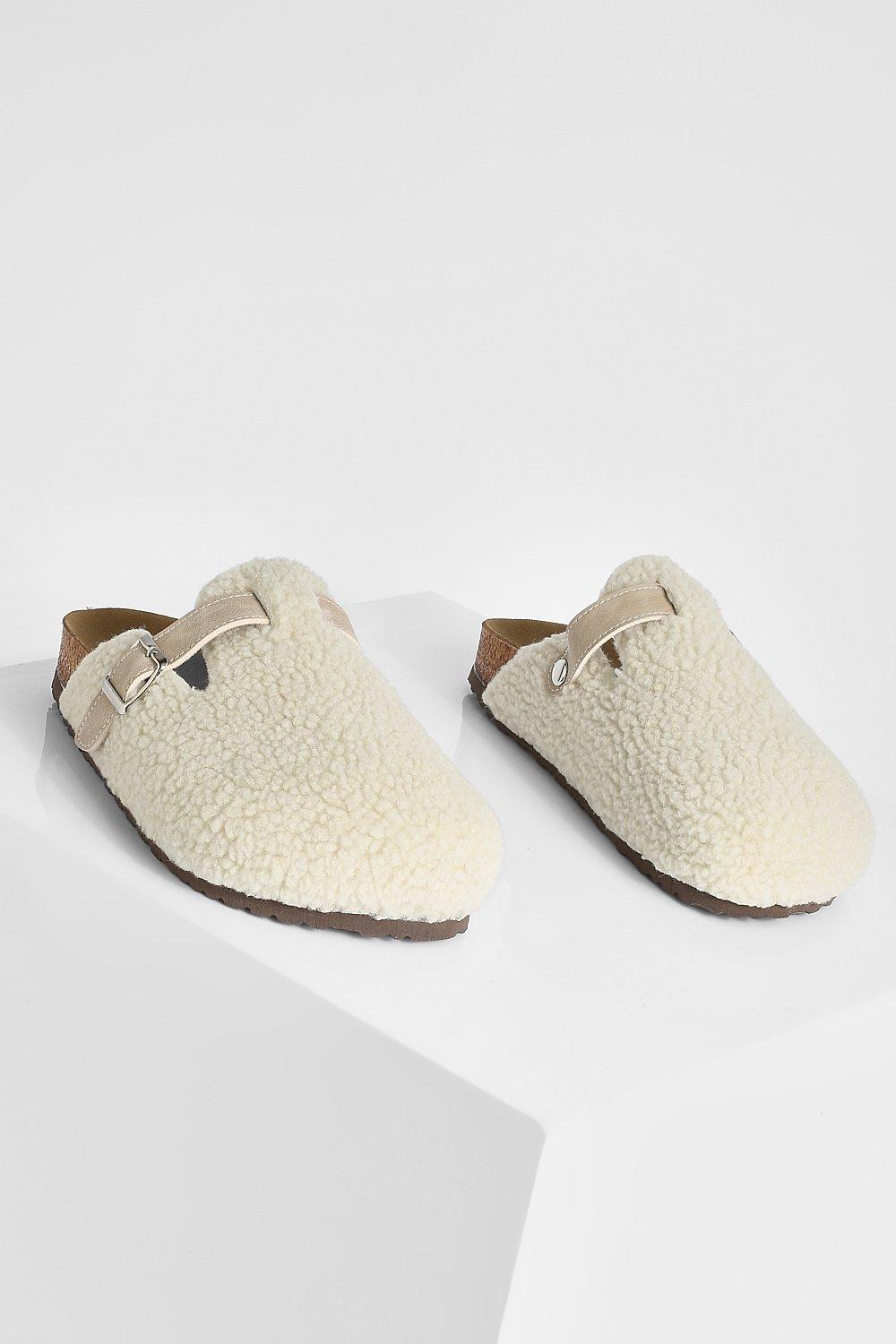 Chaussons style sabot en faux mouton