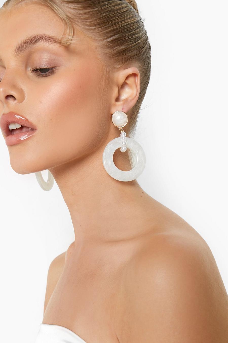 Resin-Ohrringe mit Perlen, Cream image number 1