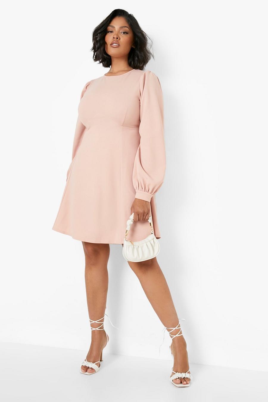 Pale pink שמלת סקייטר עם שרוולי בלוזון, מידות גדולות image number 1