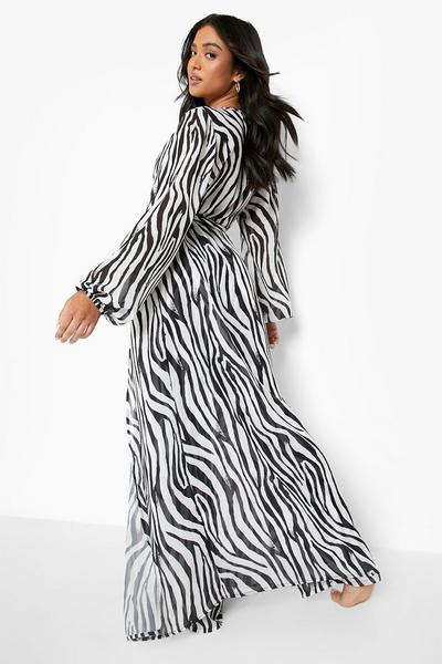 boohoo zebra Petite Zebra Print Mesh Kimono