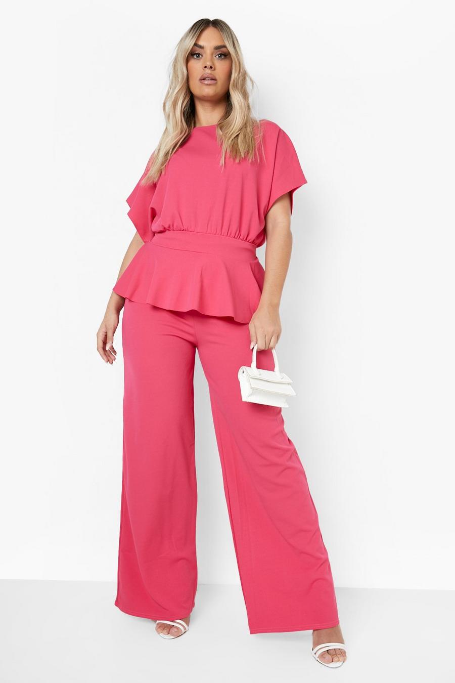 Hot pink סט תואם של טופ פפלום עם קשירה ומכנסיים בגזרה רחבה, מידות גדולות