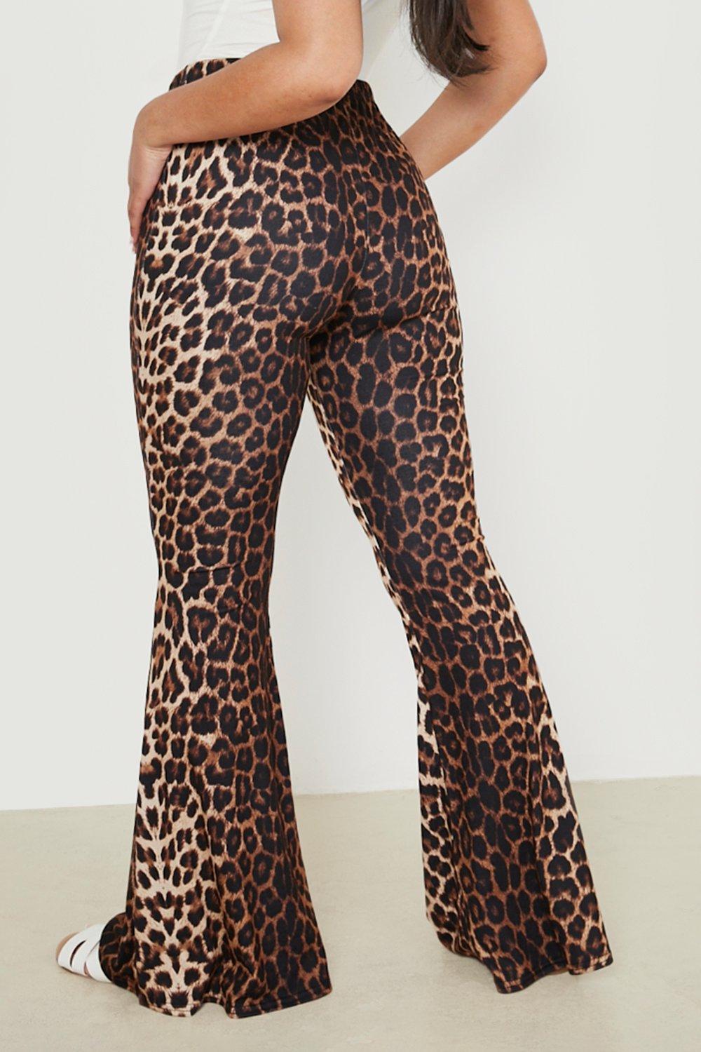Pantalón de campana de tela jersey con estampado de leopardo | boohoo