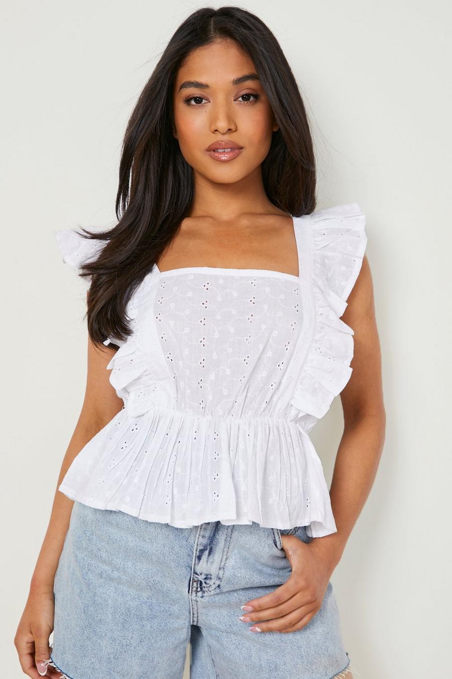 White vit Petite - Crop top med broderie anglaise och volanger image number 1