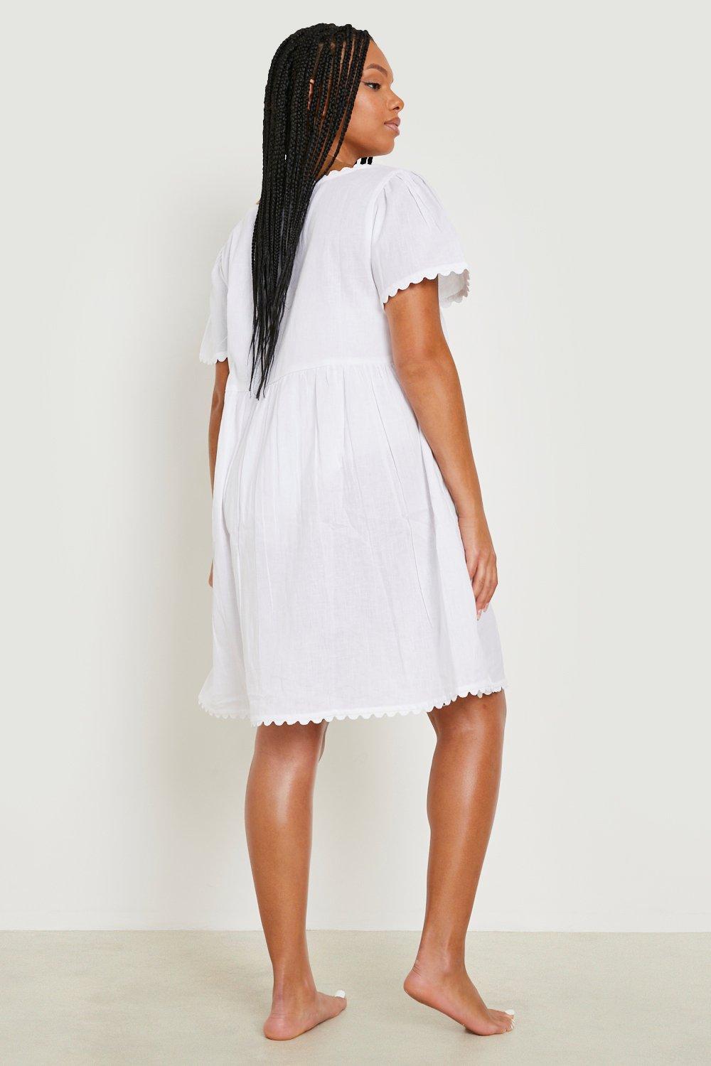 White Scalloped Edge Dressing Gown