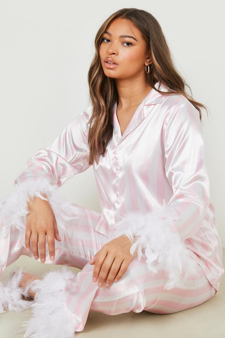 Grande taille - Pyjama satiné rayé à plumes avec chemise et pantalon, Baby pink image number 1