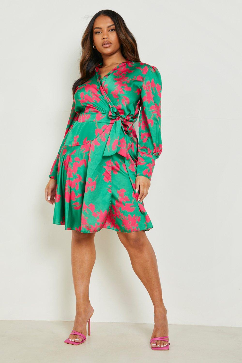 Grande taille Robe patineuse satinee a imprime fleuri boohoo FR