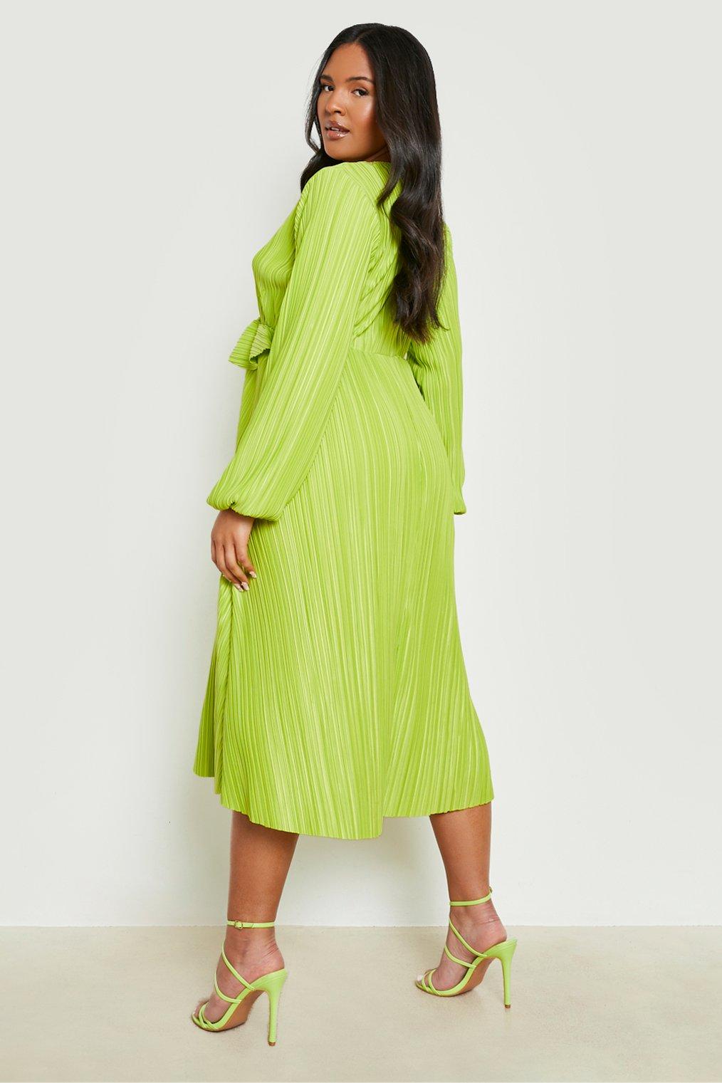 Vestito midi Plus Size plissettato con dettagli arricciati boohoo
