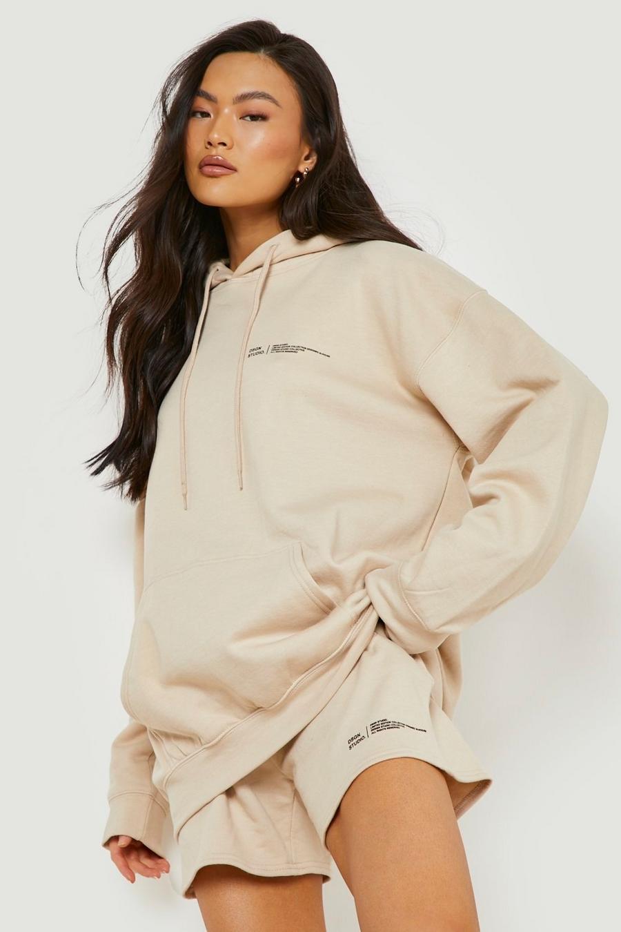 Sand beige Hoodie och shorts med text image number 1