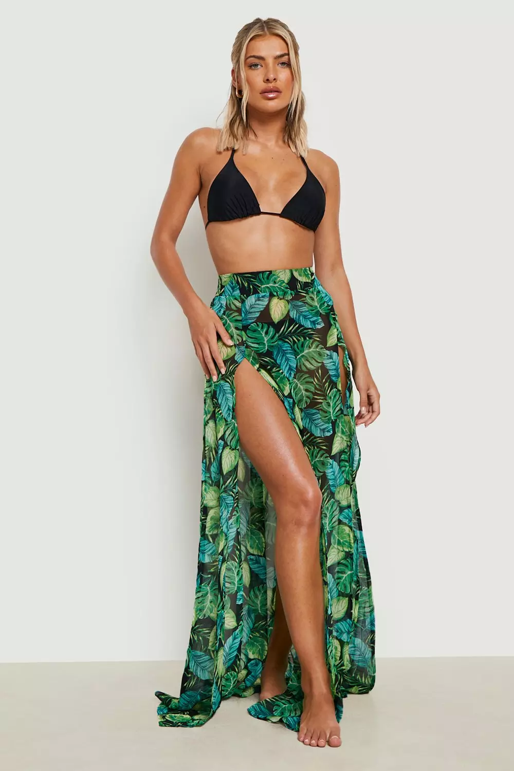 Beach skirt outlet split