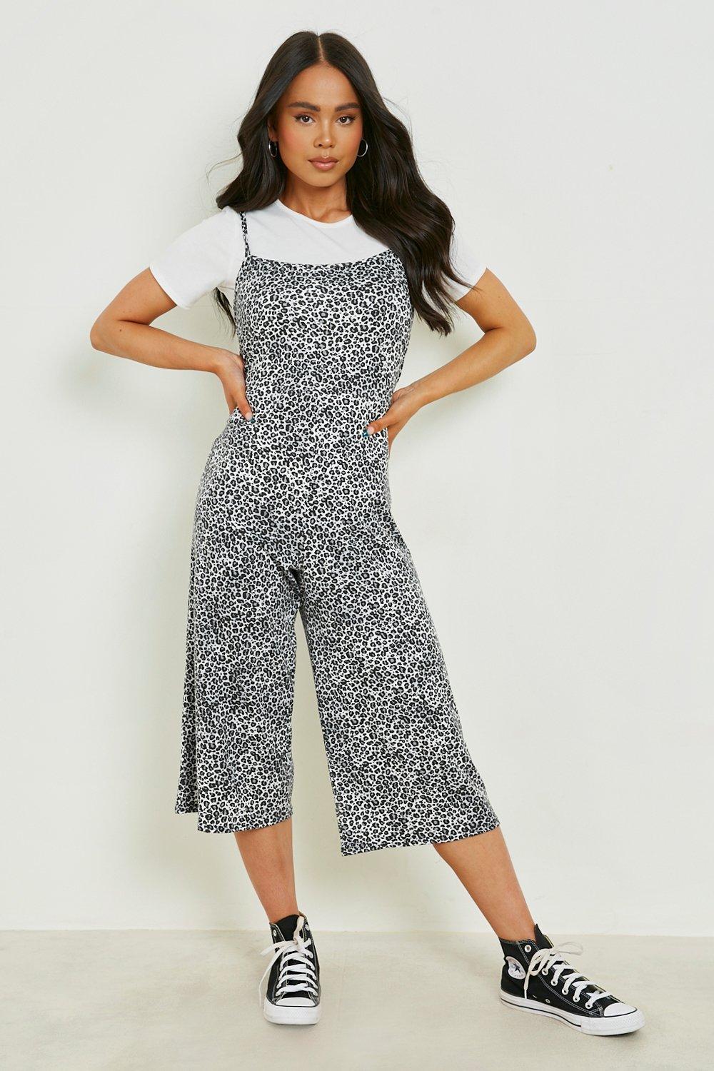 Boohoo hot sale petite dungarees