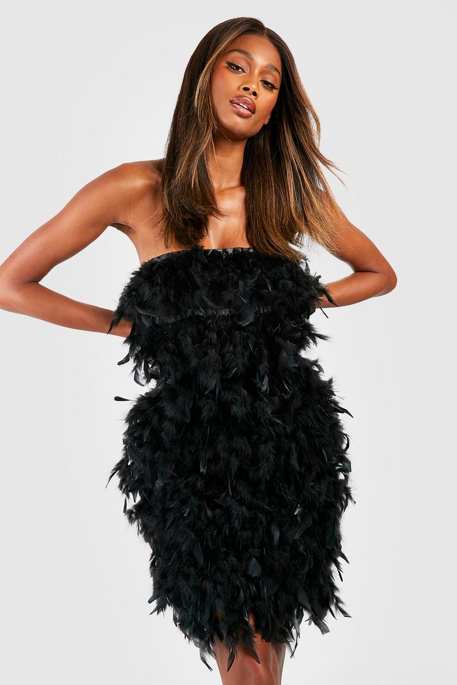Black Axelbandslös klänning med fjädrar image number 1