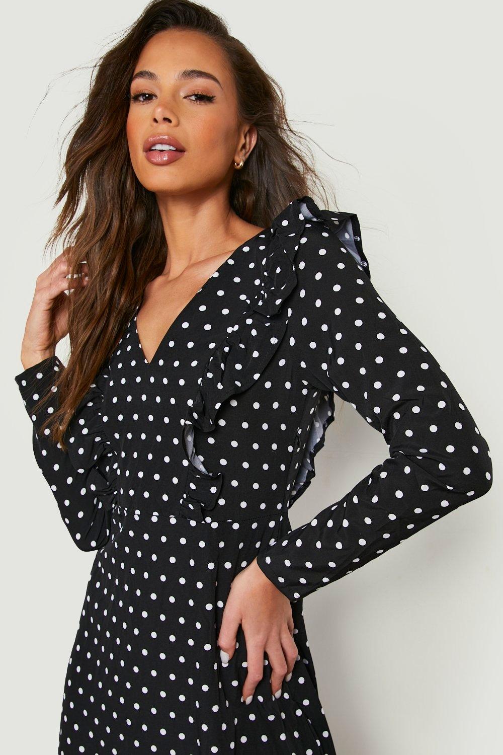 Vestito midi a maniche lunghe a pois con arricciature boohoo IT
