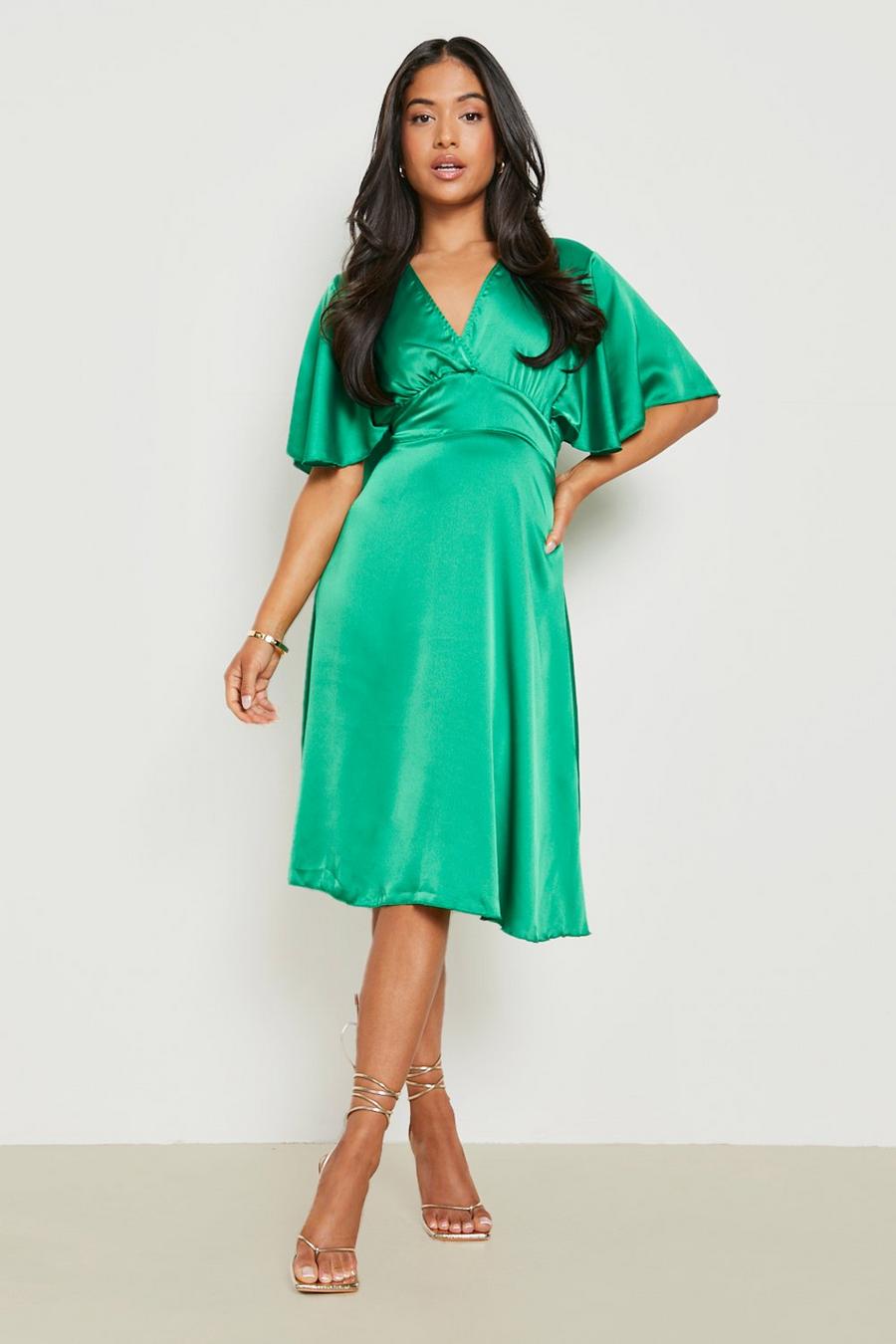 Green Petite Midiklänning i satin med omlott och vid ärm image number 1