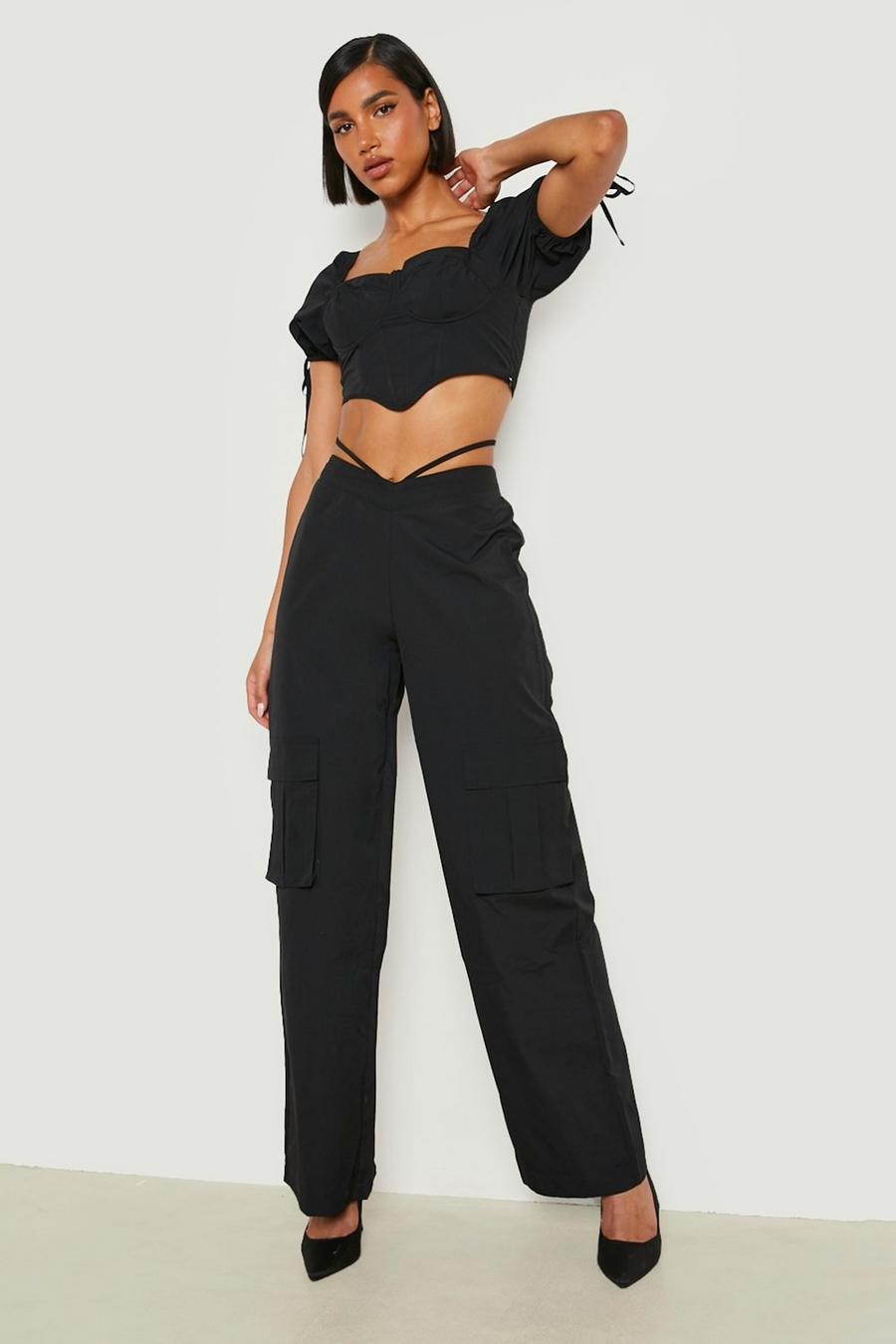 https://media.boohoo.com/i/boohoo/gzz18197_black_xl/female-black-v-waist-wide-leg-cargo-trousers-/?w=900&qlt=default&fmt.jp2.qlt=70&fmt=auto&sm=fit