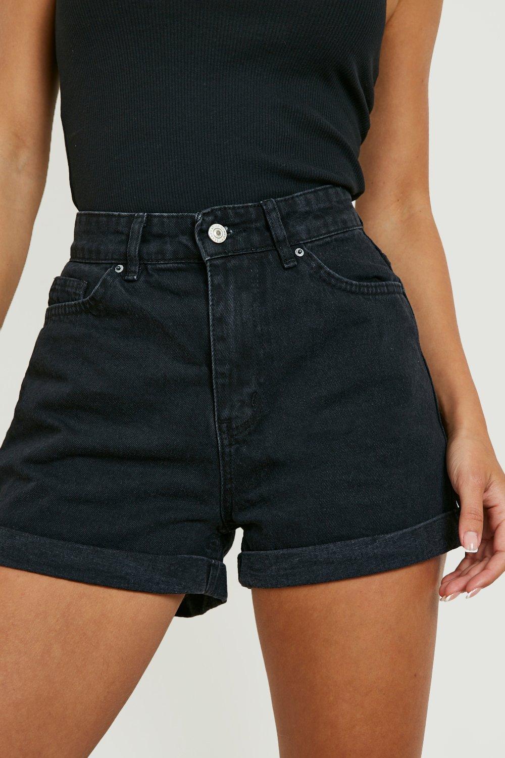 Schwarze gerollte Jeansshorts boohoo DE