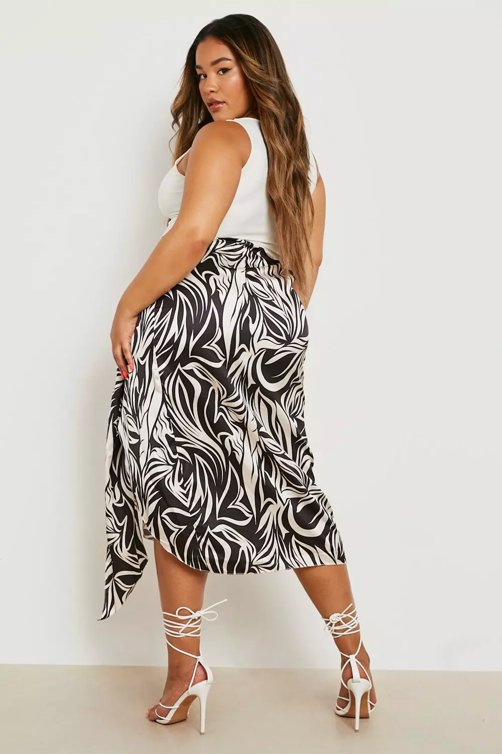 Boohoo exclusive satin wrap midi outlet skirt in spot print