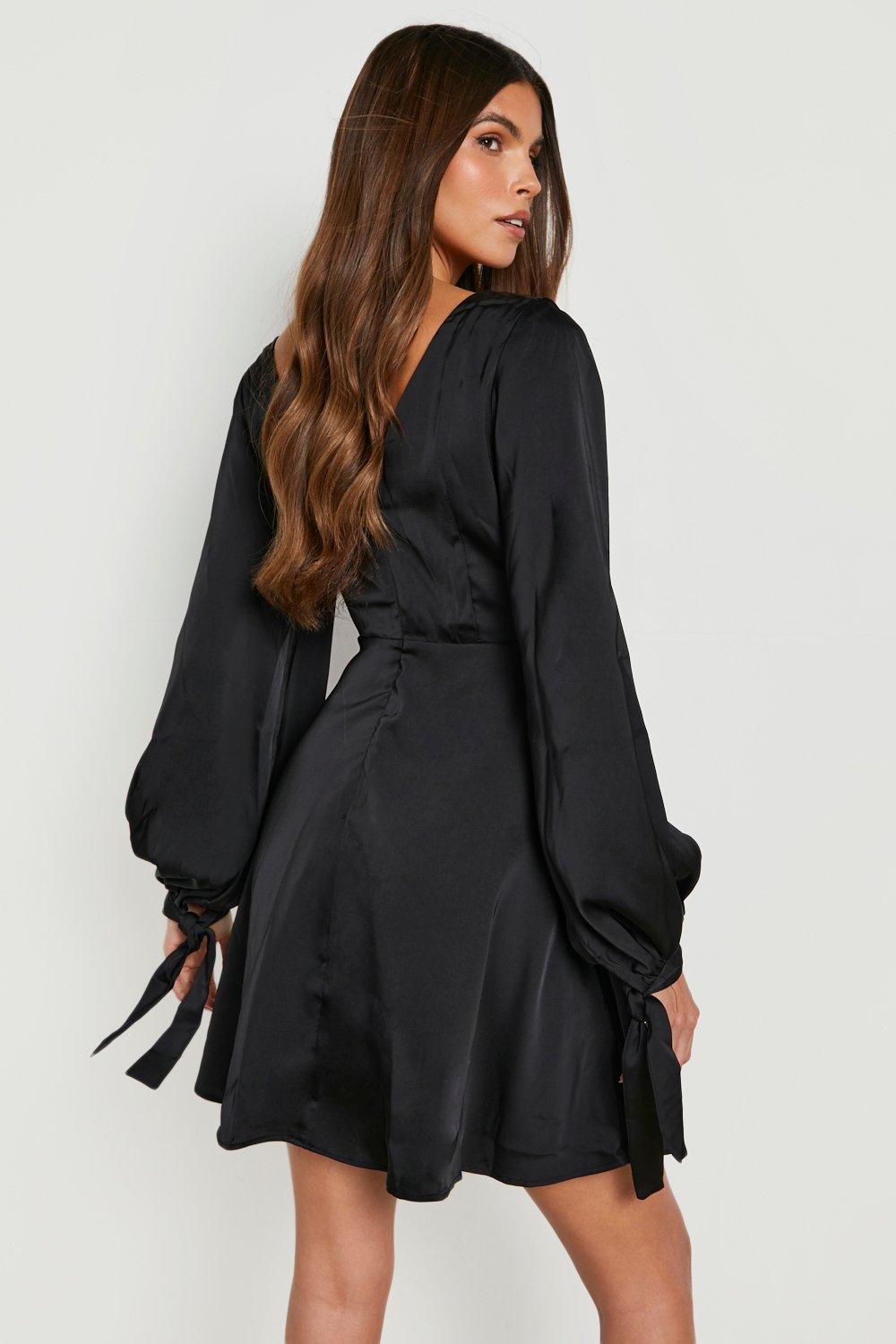 Boohoo bell outlet sleeve dress