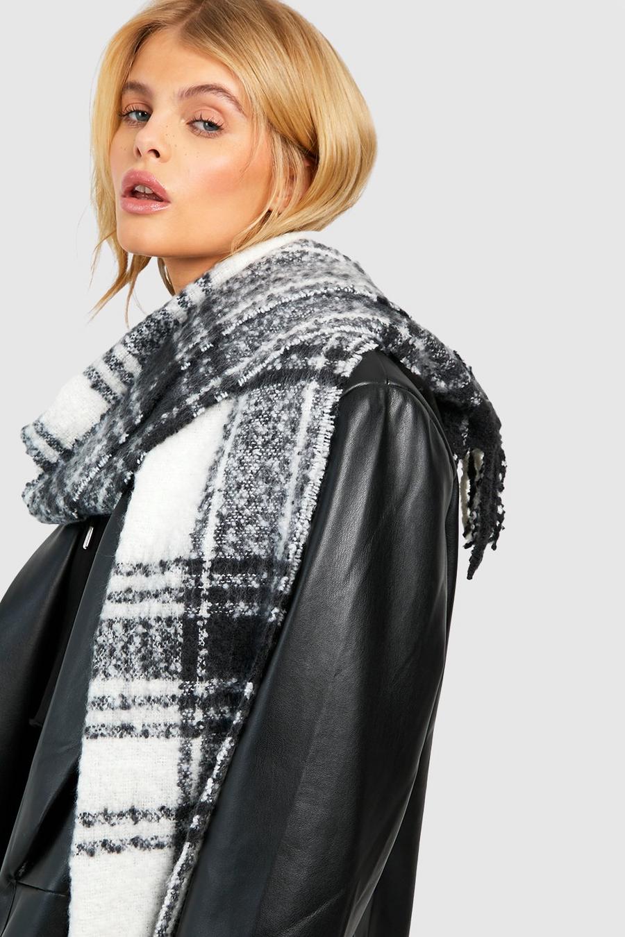 Black Chunky Monochrome Check Fringed Scarf   image number 1