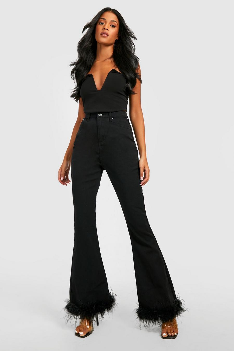 שחור מכנסי ג'ינס מתרחבים עם גימור נוצות, לנשים גבוהות image number 1