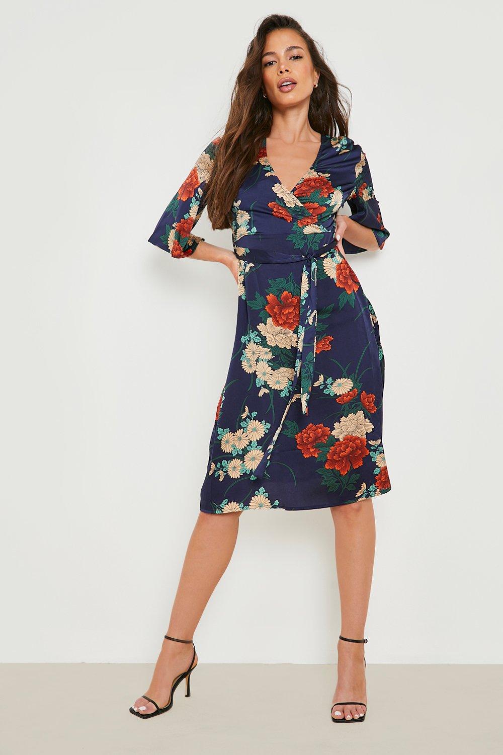 Robe portefeuille satin e fleurie boohoo