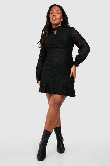 Plus Crochet Lace Keyhole Ruffle Skater Dress black