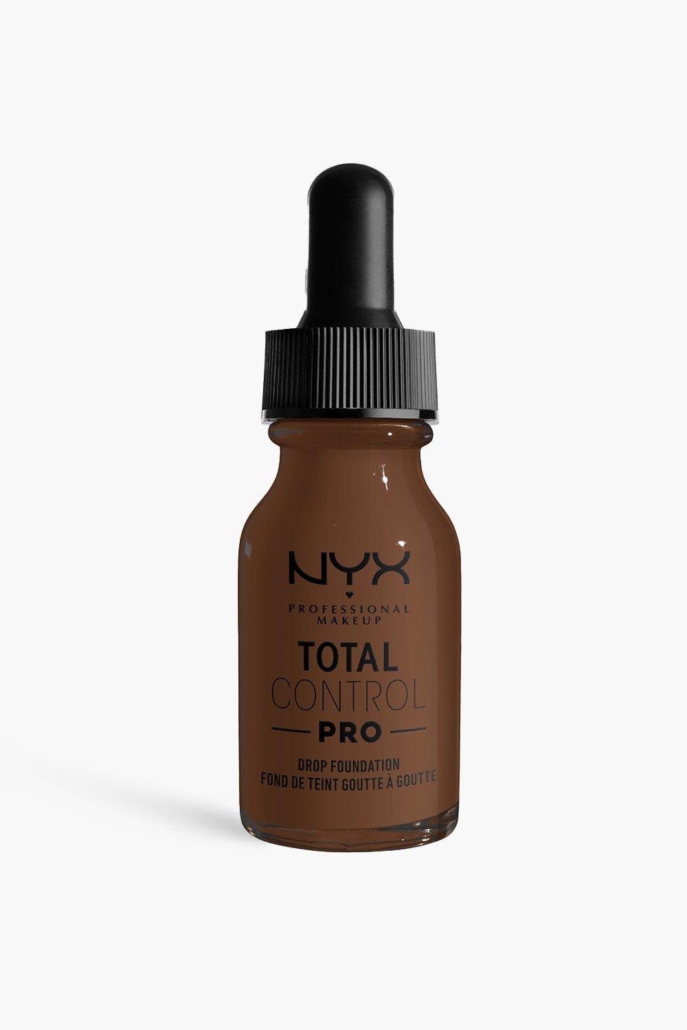 Base de maquillaje Total Control Pro Drop Controllable Coverage Foundation  de NYX Professional Makeup | boohoo