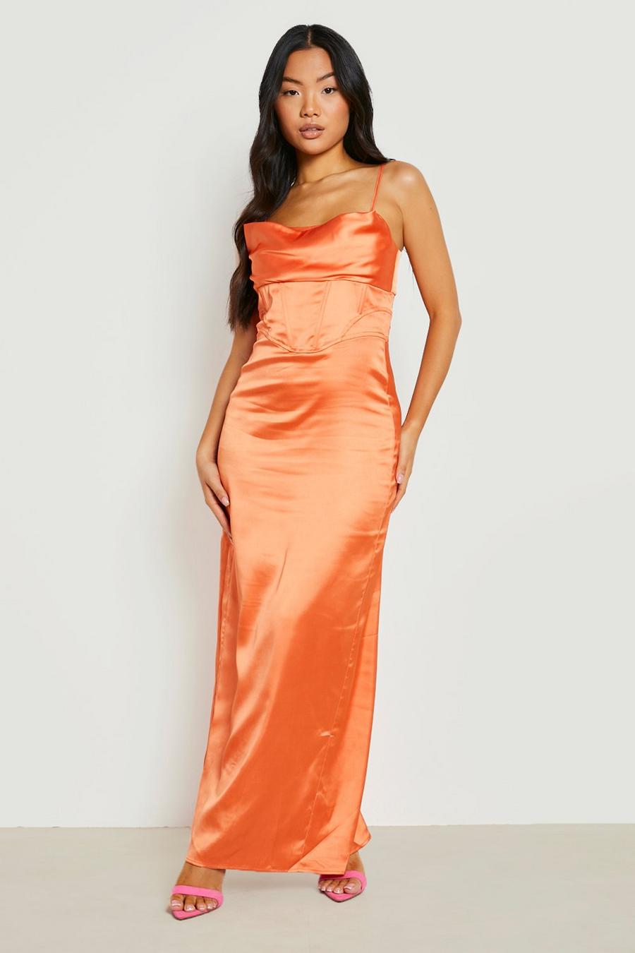 Orange Petite Långklänning med drapering och korsettliv image number 1