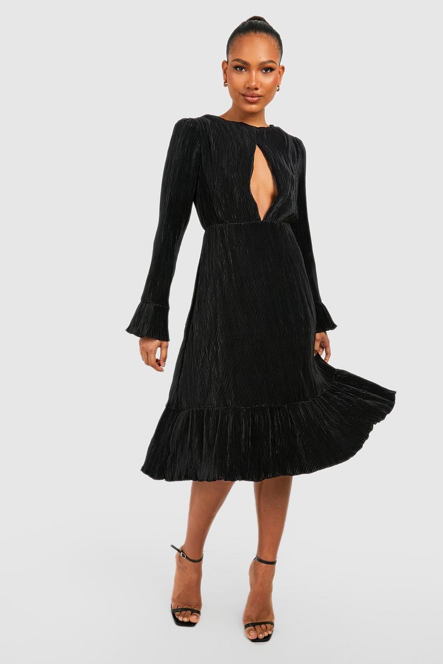 שחור שמלת מידי פליסה עם מכפלת נמוכה ומחשוף חור מנעול
