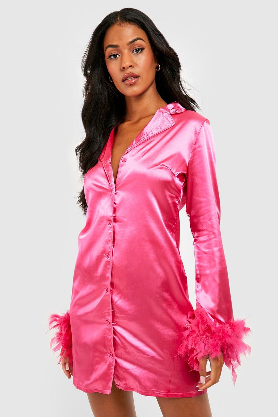 Tall Satin-Nachthemd mit Feder-Bündchen, Hot pink