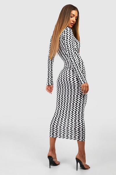 boohoo Black/White Slinky Wave Print Midaxi Dress