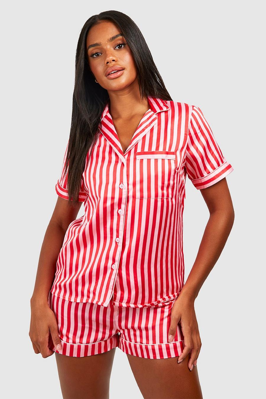 Pijama navideño de pantalón corto y camisa de raso con rayas caramelo, Pink image number 1
